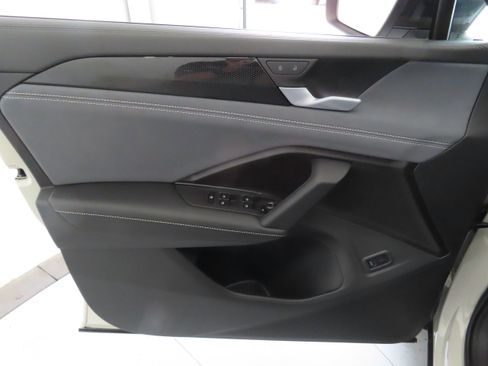 New 2026 Volkswagen Tiguan SE R-Line image 11