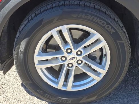 Used 2022 Ford Explorer XLT image 9