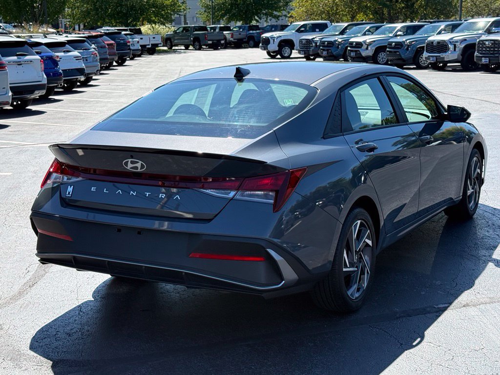 Used 2025 Hyundai Elantra Sport FWD image 7