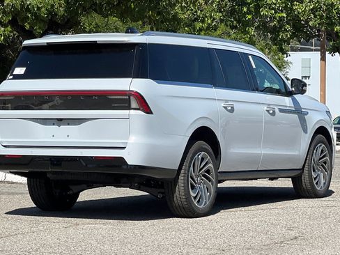 New 2026 Lincoln Navigator L Reserve AWD/4WD image 5
