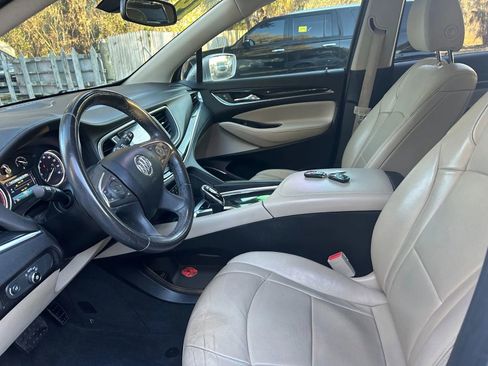 Used 2019 Buick Enclave Essence image 11