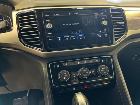 Used 2022 Volkswagen Atlas Cross Sport SE image 25