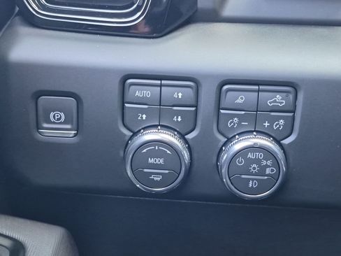 New 2026 GMC Sierra 2500 AT4X w/ LPO, Black Badging Package AWD/4WD image 17