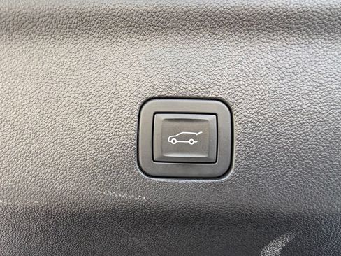 Used 2025 GMC Yukon Denali AWD/4WD image 39
