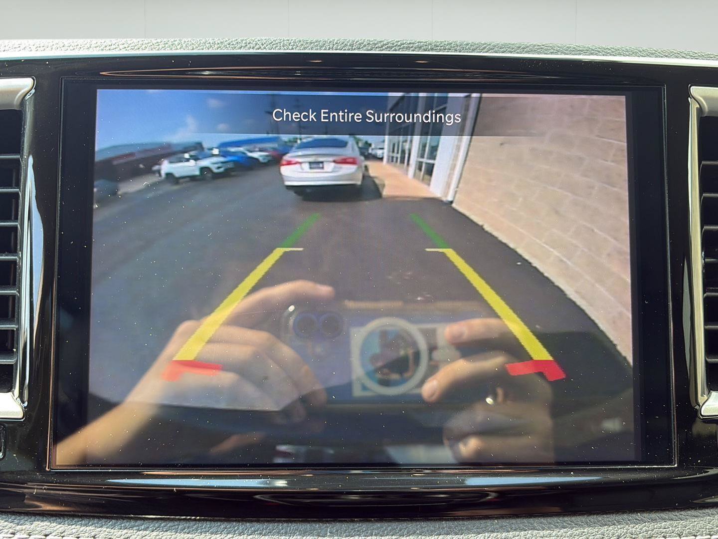Used 2024 Chrysler Pacifica Limited FWD image 14