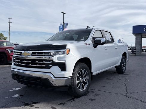 Used 2025 Chevrolet Silverado 1500 LT image 3