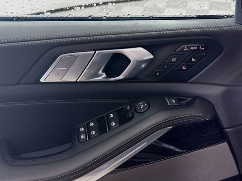 New 2026 BMW X7 M60i image 18
