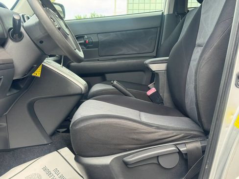 Used 2012 Scion xB FWD image 10