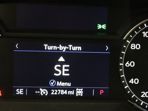 Certified 2022 Cadillac XT4 Luxury w/ Cold Weather Package image 12