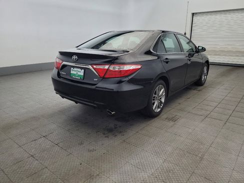 Used 2017 Toyota Camry SE w/ Moonroof Package FWD image 9