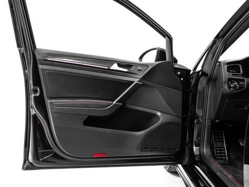 Used 2017 Volkswagen GTI SE image 13