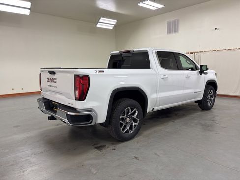 New 2026 GMC Sierra 1500 SLE w/ X31 Off-Road Package image 8