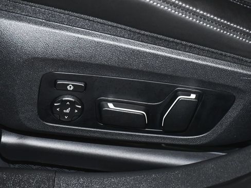 Used 2025 BMW M3 RWD image 56