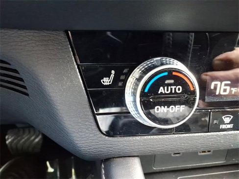 Used 2024 Mitsubishi Outlander SE image 6