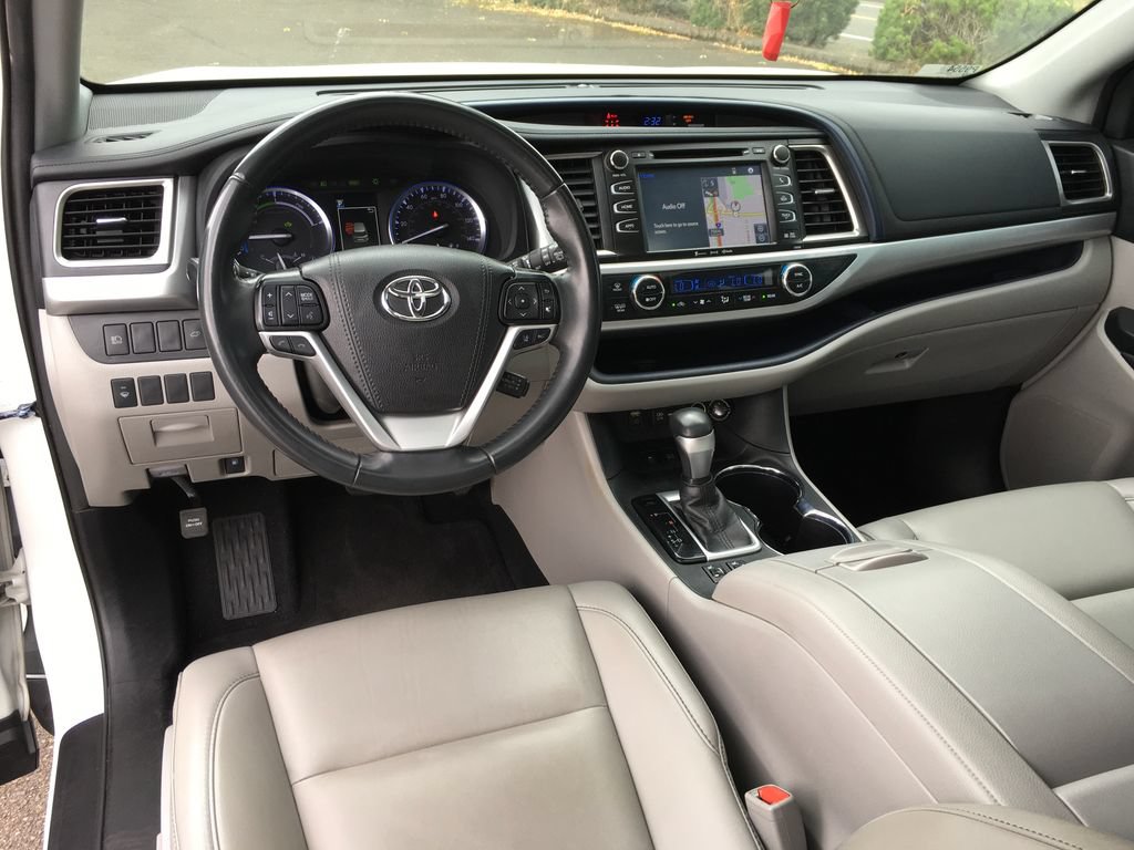 Used 2019 Toyota Highlander XLE AWD/4WD image 25