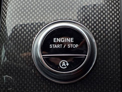 Used 2024 Mercedes-Benz GLC 43 AMG 4MATIC image 25