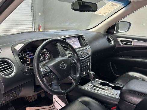 Used 2019 Nissan Pathfinder SL FWD image 21