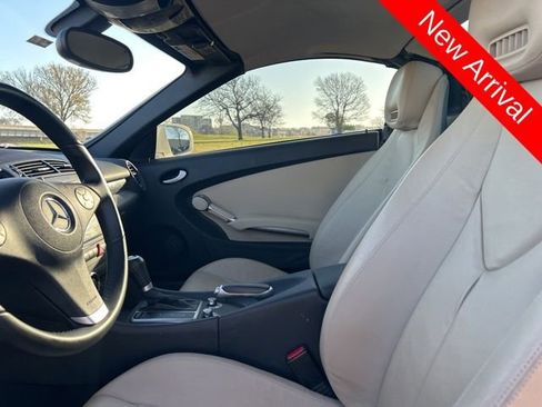 Used 2011 Mercedes-Benz SLK 300 image 11