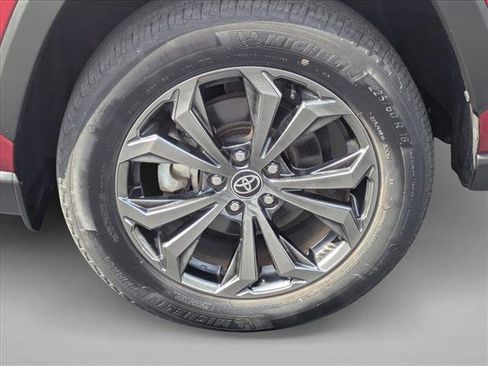 Used 2022 Toyota RAV4 XLE Premium image 23