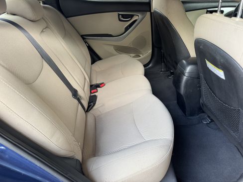 Used 2016 Hyundai Elantra SE image 12