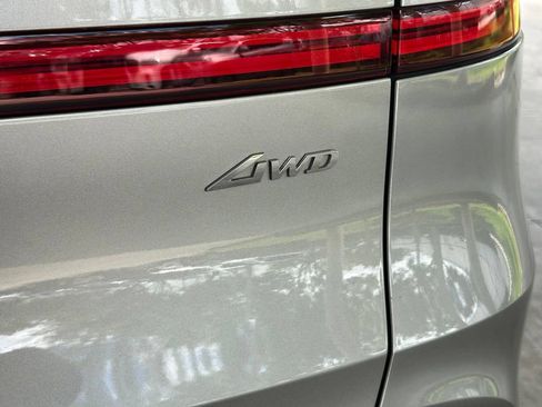 Used 2025 Genesis GV70 2.5T AWD/4WD image 19