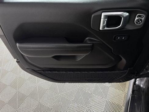 Used 2024 Jeep Gladiator Sport image 10