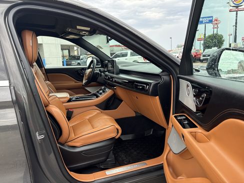 Used 2024 Lincoln Aviator Black Label AWD/4WD image 11