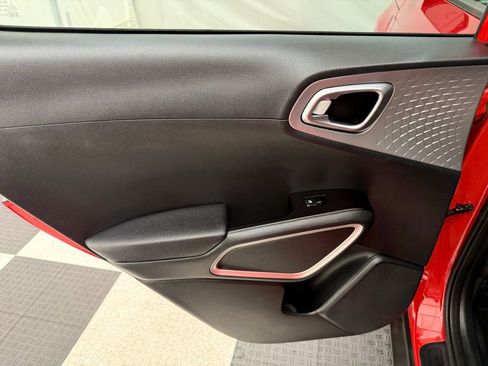 Used 2023 Kia Soul LX w/ LX Technology Package image 14