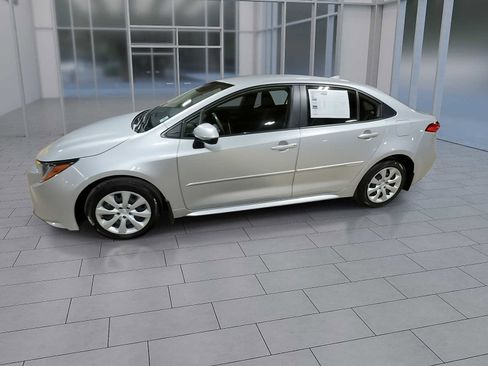 Certified 2022 Toyota Corolla LE image 3