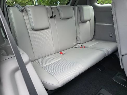 Used 2017 Toyota Highlander Plus FWD image 15