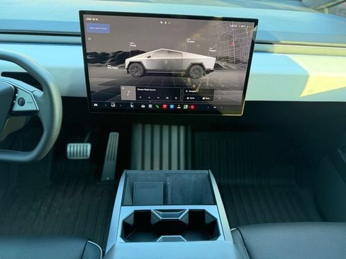 Used 2024 Tesla Cybertruck AWD Crew Cab image 51