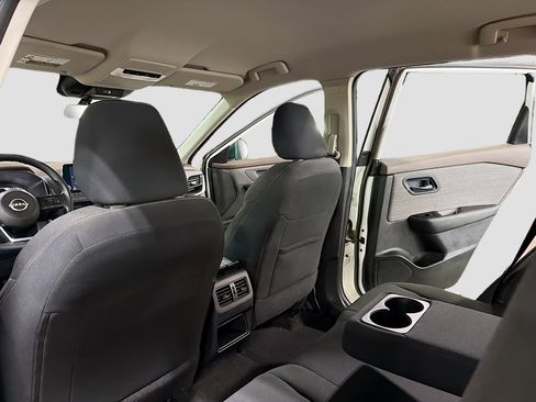 Used 2023 Nissan Rogue S FWD image 6