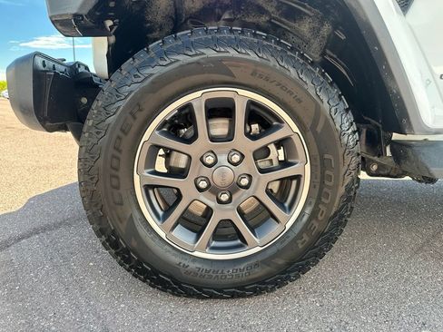 Used 2020 Jeep Gladiator Overland AWD/4WD image 40