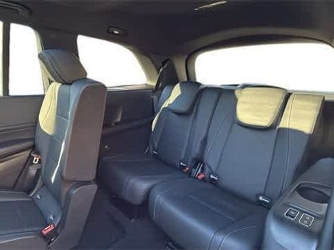 Certified 2025 Mercedes-Benz GLS 450 4MATIC image 6