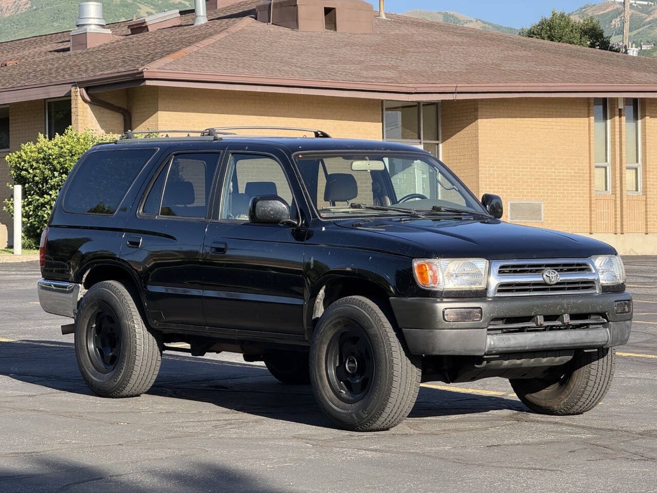 Used 2000 Toyota 4Runner SR5 w/ Upgrade Value Pkg 3 RWD image 3