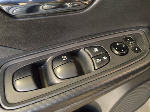Used 2025 Nissan Versa SV FWD image 27