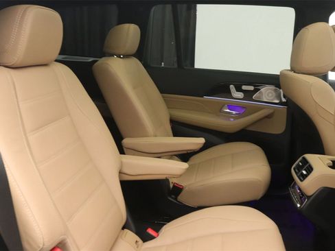 New 2026 Mercedes-Benz GLS 580 4MATIC image 10
