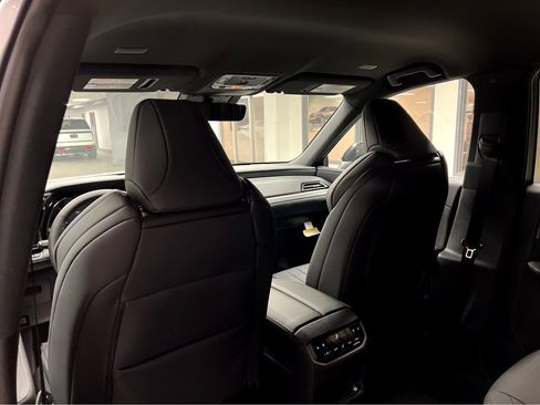 New 2026 Lexus TX 500h AWD image 18