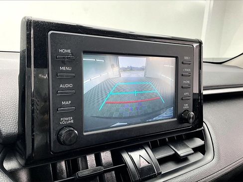 Used 2019 Toyota RAV4 LE image 21