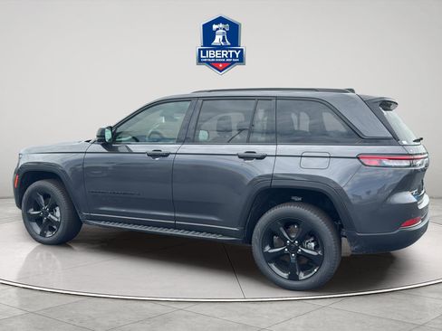 New 2025 Jeep Grand Cherokee Limited w/ Black Appearance Package AWD/4WD image 6
