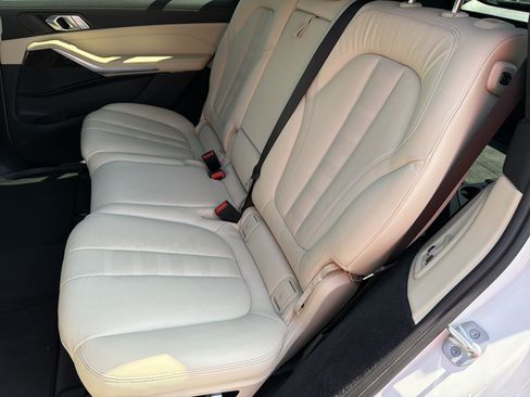 Used 2021 BMW X7 xDrive40i w/ Luxury Seating Package AWD/4WD image 19