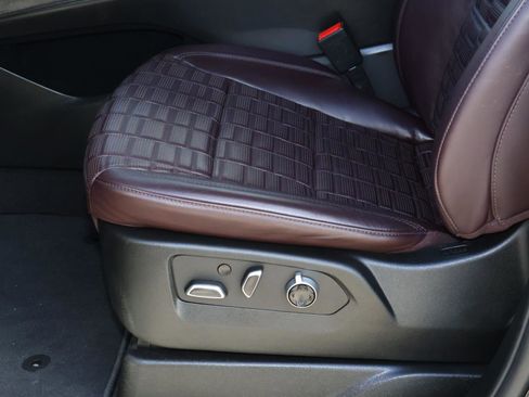 Certified 2024 Cadillac Escalade ESV V image 22