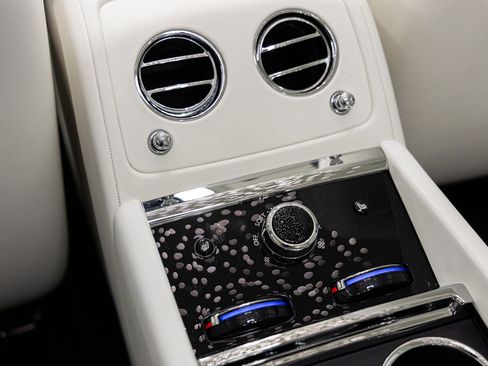 New 2026 Rolls-Royce Spectre image 38