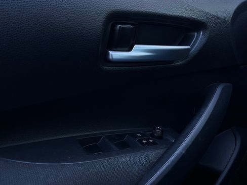 Used 2020 Toyota Corolla LE image 18