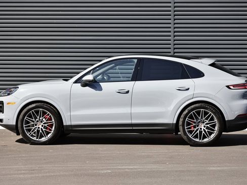 New 2026 Porsche Cayenne S image 2