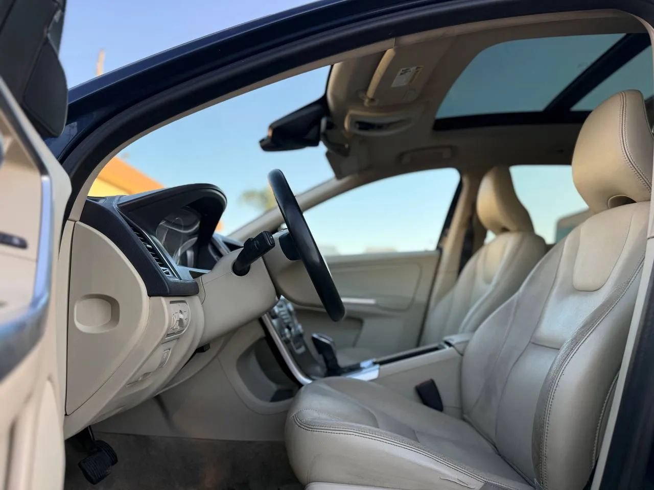 Used 2015 Volvo XC60 T5 AWD/4WD image 24