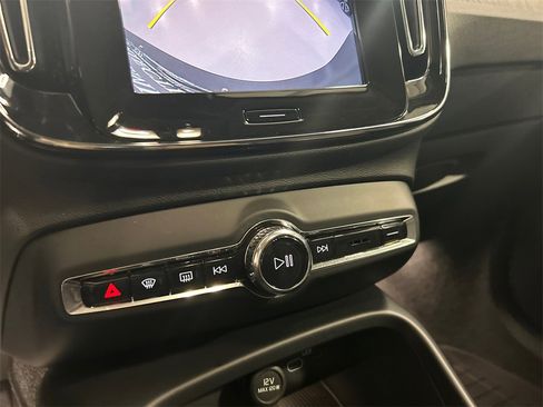 Used 2026 Volvo XC40 B5 Core w/ Climate Package image 18