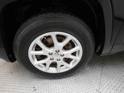 Used 2015 Jeep Cherokee Latitude w/ Comfort/Convenience Group image 25