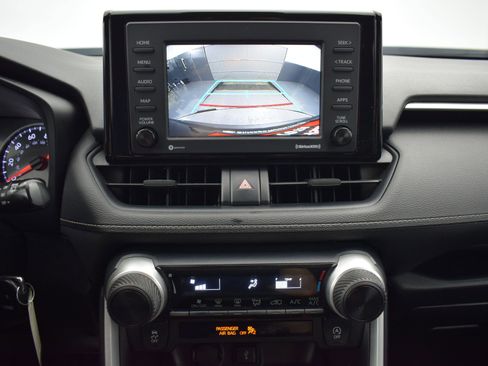 Used 2021 Toyota RAV4 LE image 15