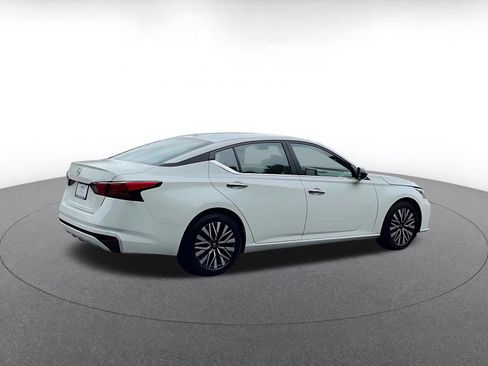 Used 2025 Nissan Altima 2.5 SV FWD image 15